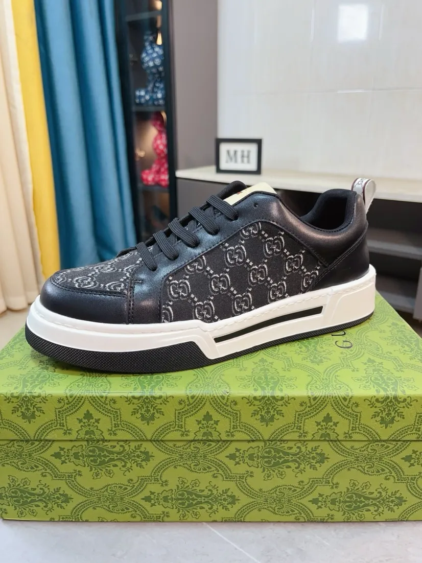 Men's shoes 💰420🌹🌹[GUCCI] Gucci's new lace-up casual men's shoes are on the market first, and the materials and workmanship are superior to all versions on the market. The highest quality shipped first-layer cowhide with imported original perforated materials➕genuine leather lining, privately molded soft outsole, high foot comfort, imported special materials highlight the brand's unique charm, high-end customization 38-44